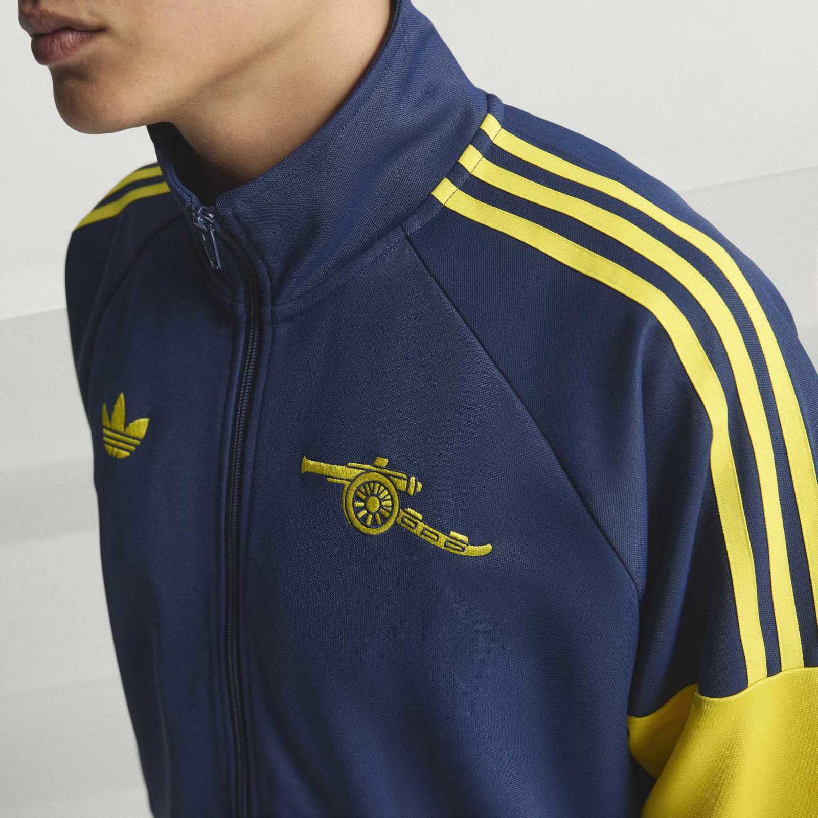 adidas Arsenal Football 2025/26 Adults Full-Zip Track Top - Image 6