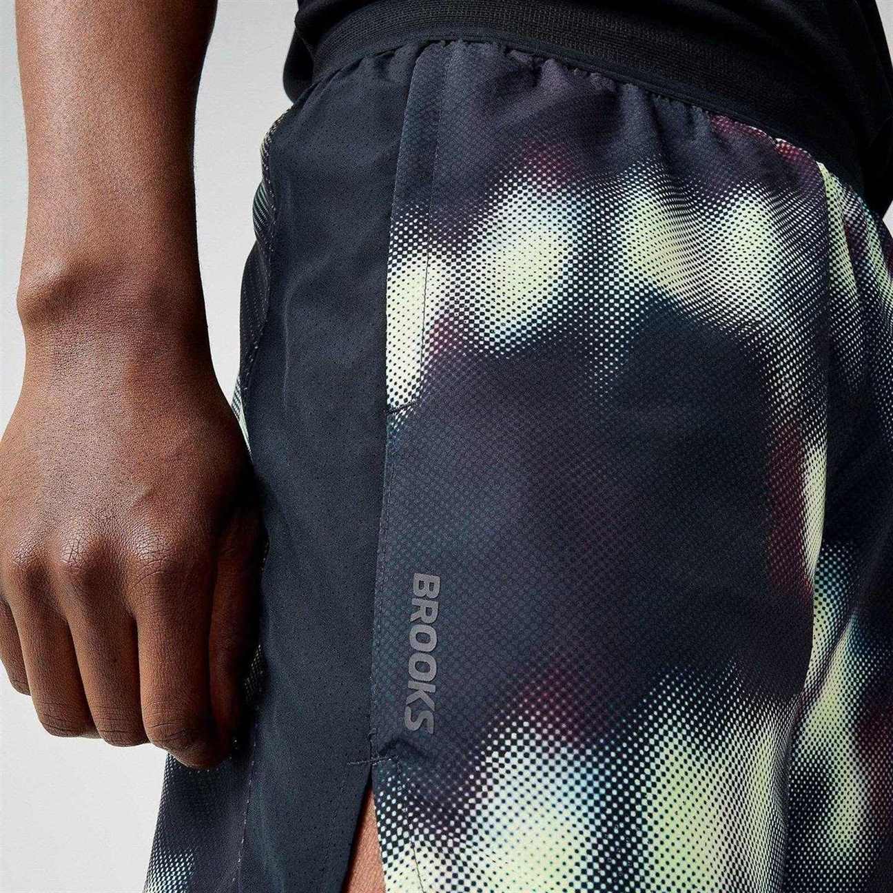 Brooks Dash Printed Mens Lightweight Running Shorts - Image 3