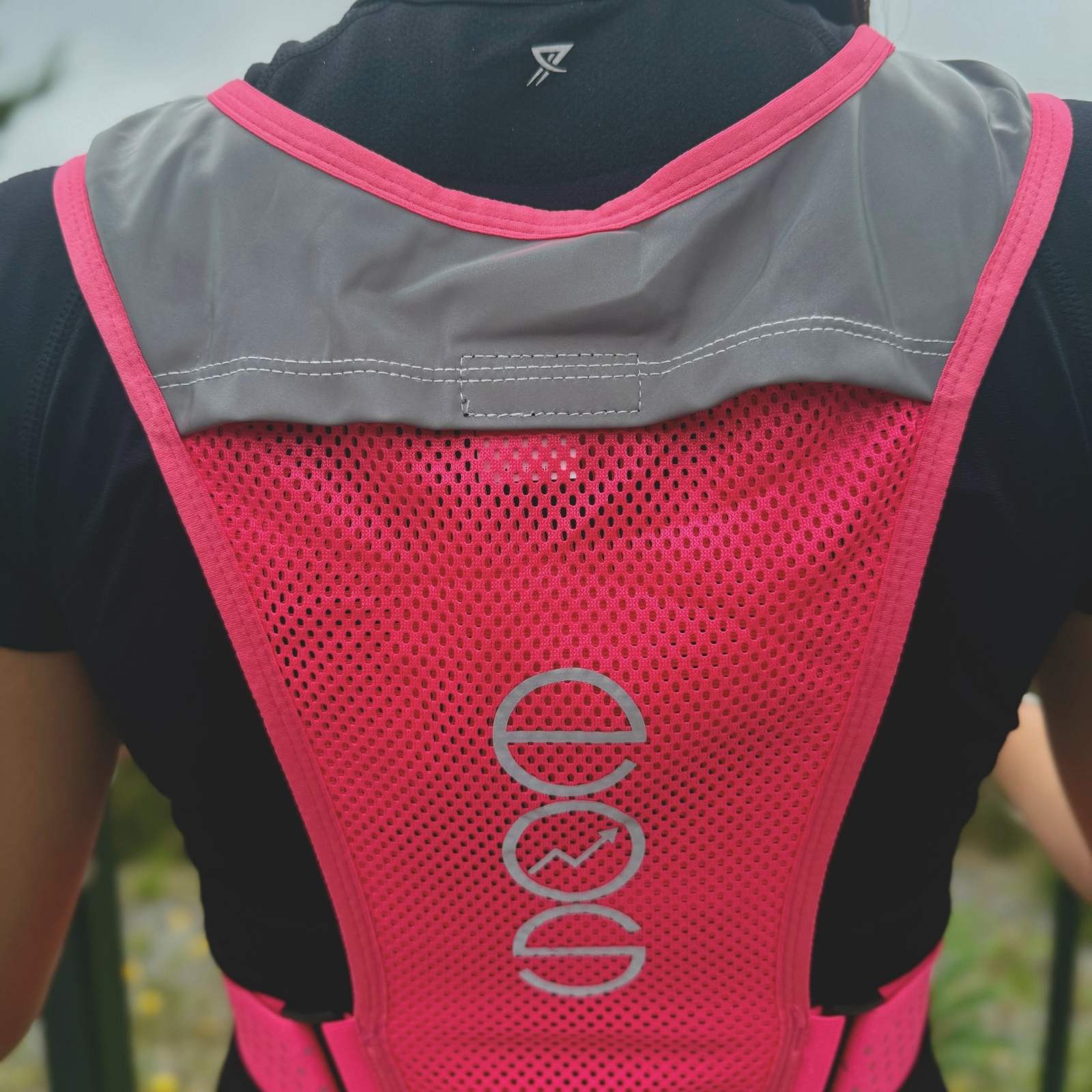 EOS Elite UltraLight 2.0 Reflective Running Vest - Image 7