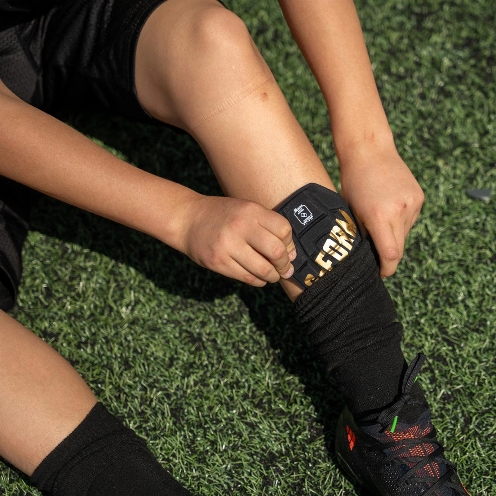 G Form Pro S Blade Shin Guards - Image 4