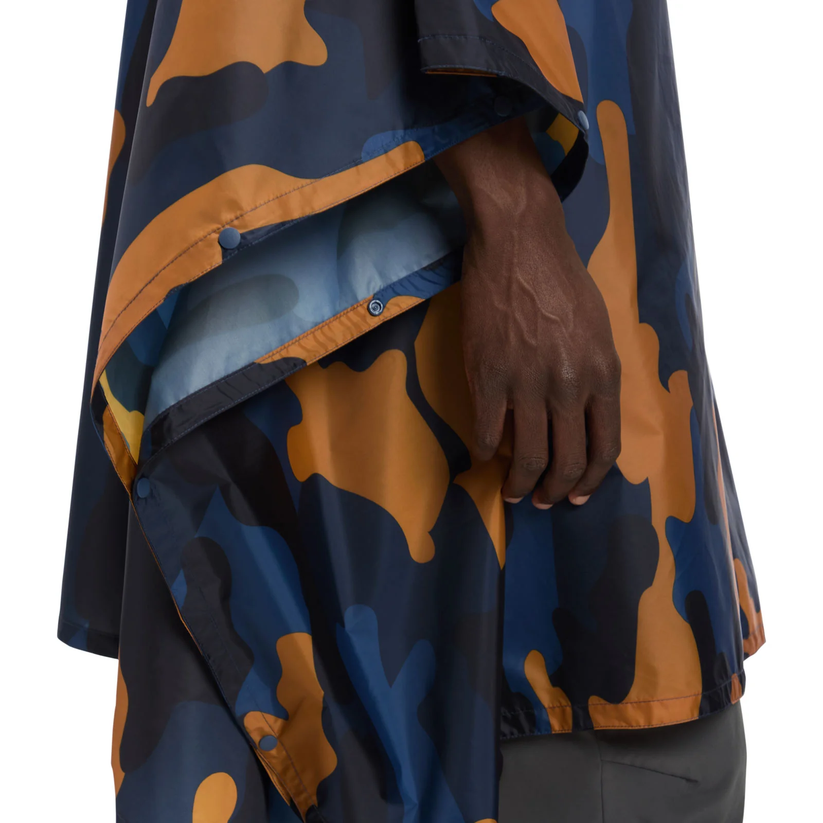 McKinley Lambaol III Mens Waterproof Rain Poncho - Image 5