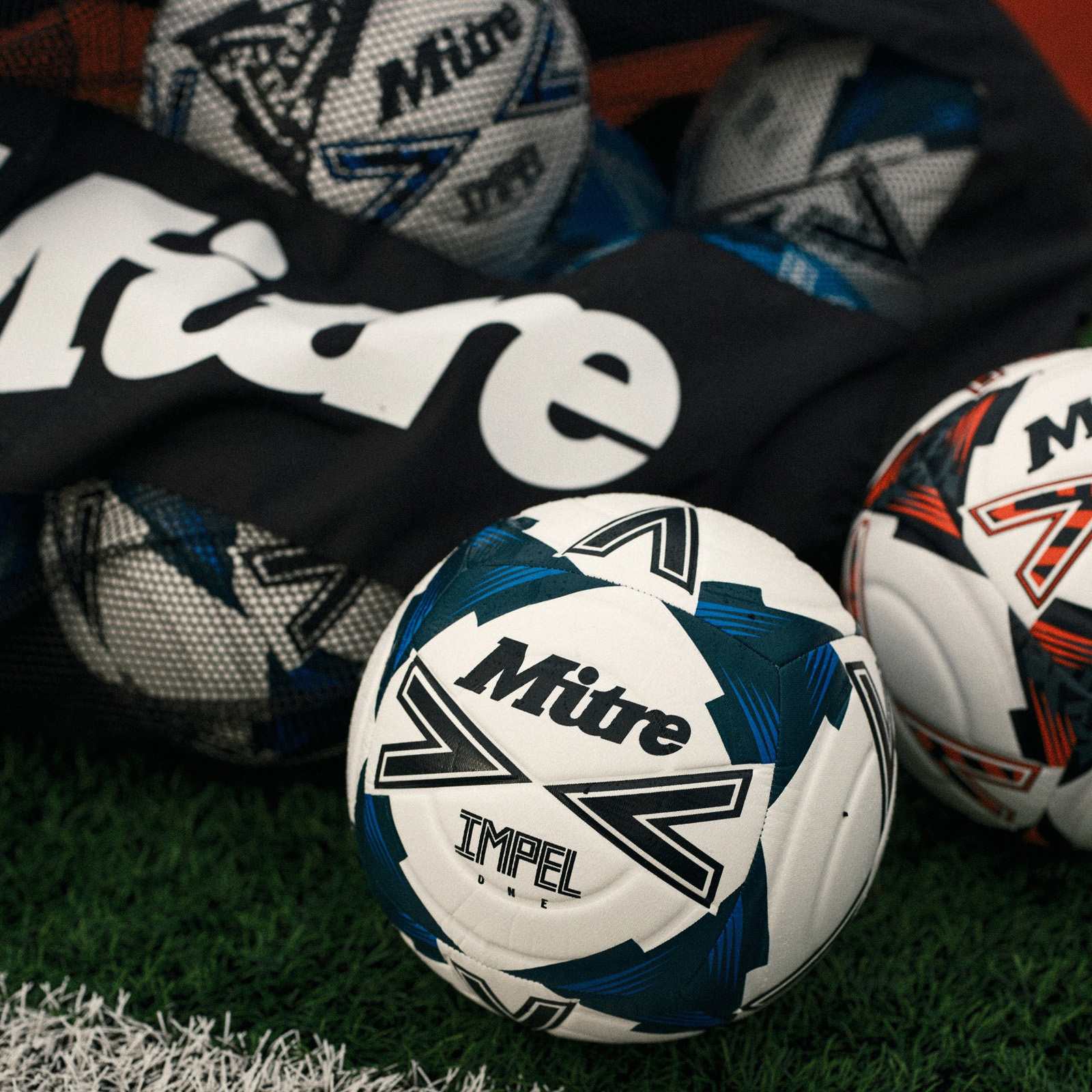 Mitre Impel One Hyperflow Groove Football - 10 Pack - Image 10