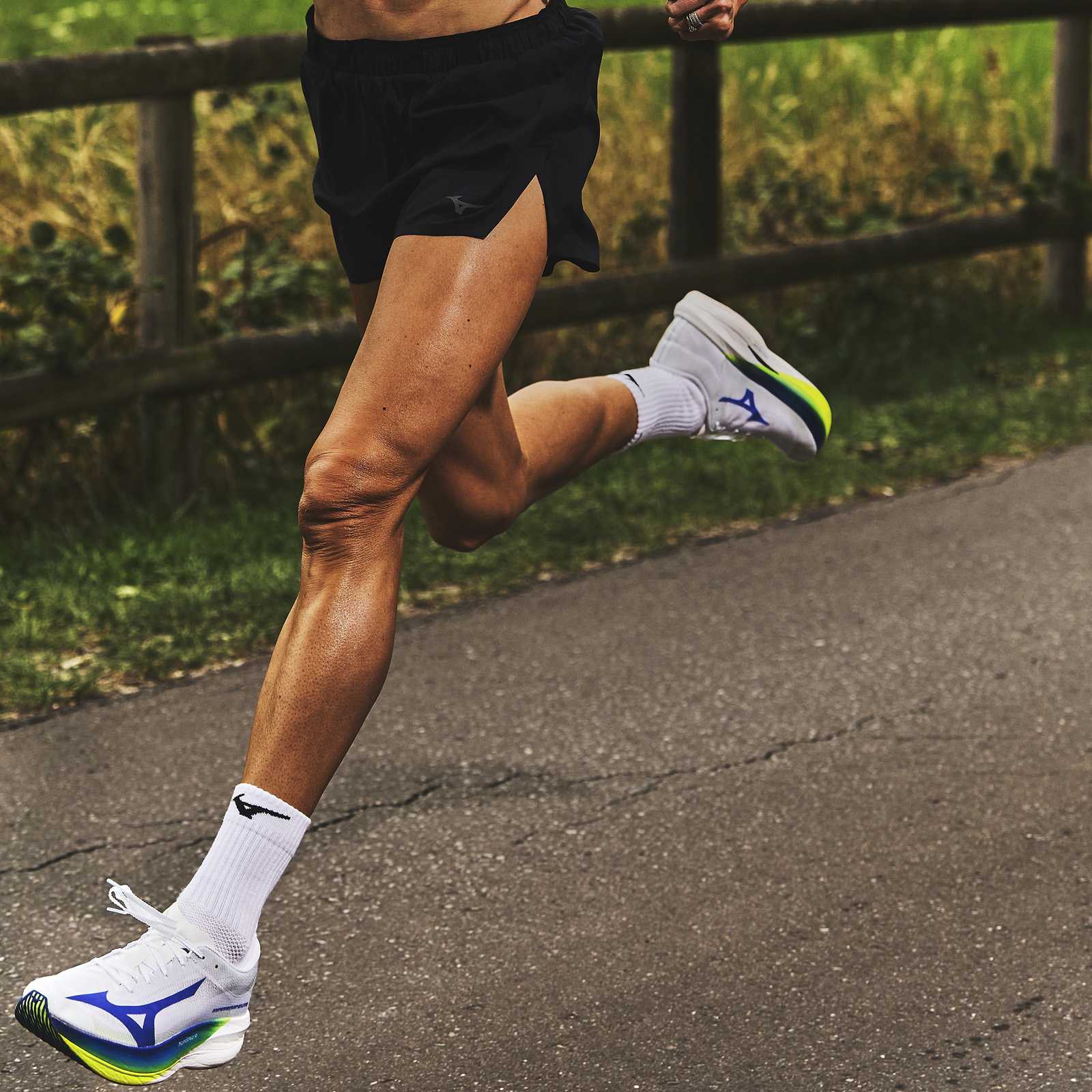 Mizuno Hyperwarp Elite Womens Lightweight Running Shoes - Image 12