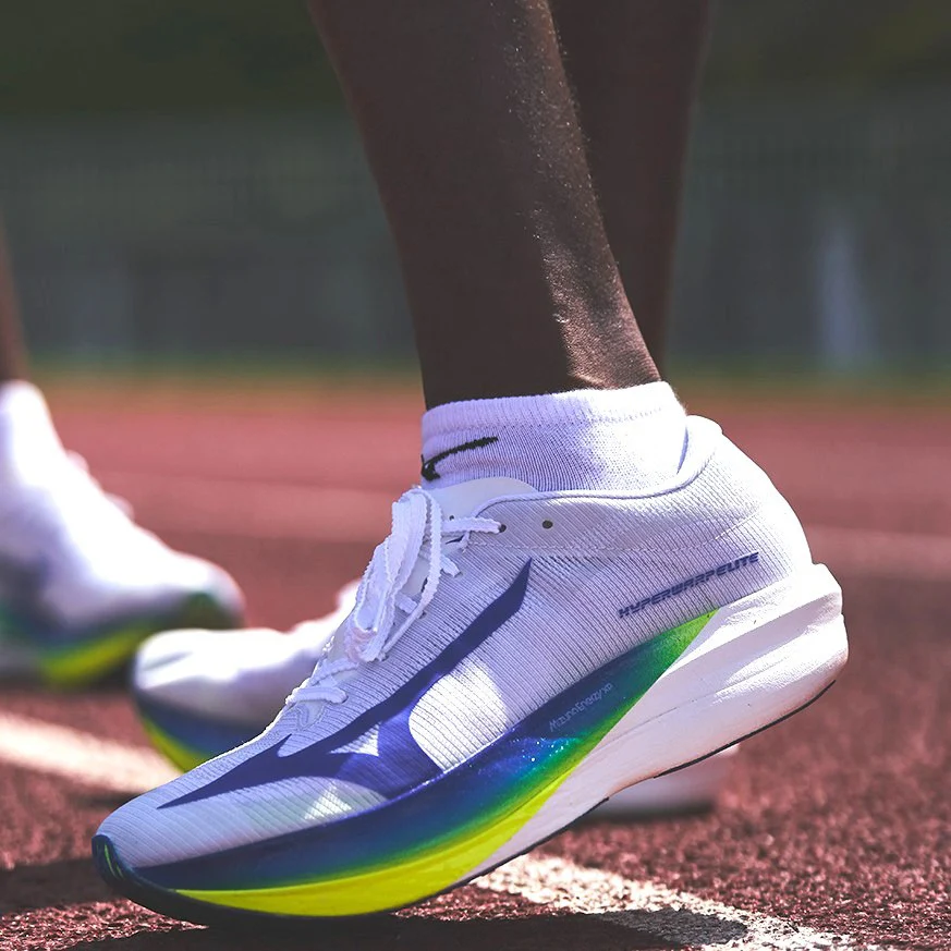 Mizuno Hyperwarp Elite Womens Lightweight Running Shoes - Image 9