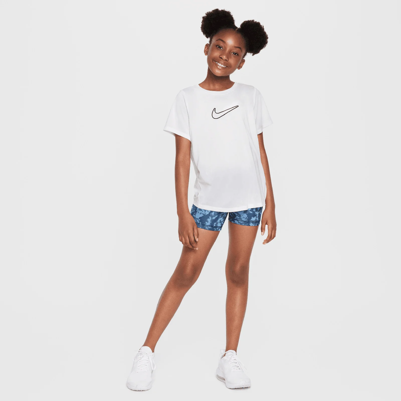 Nike One Fitted Kids Dri-FIT Short-Sleeve Top - Image 4