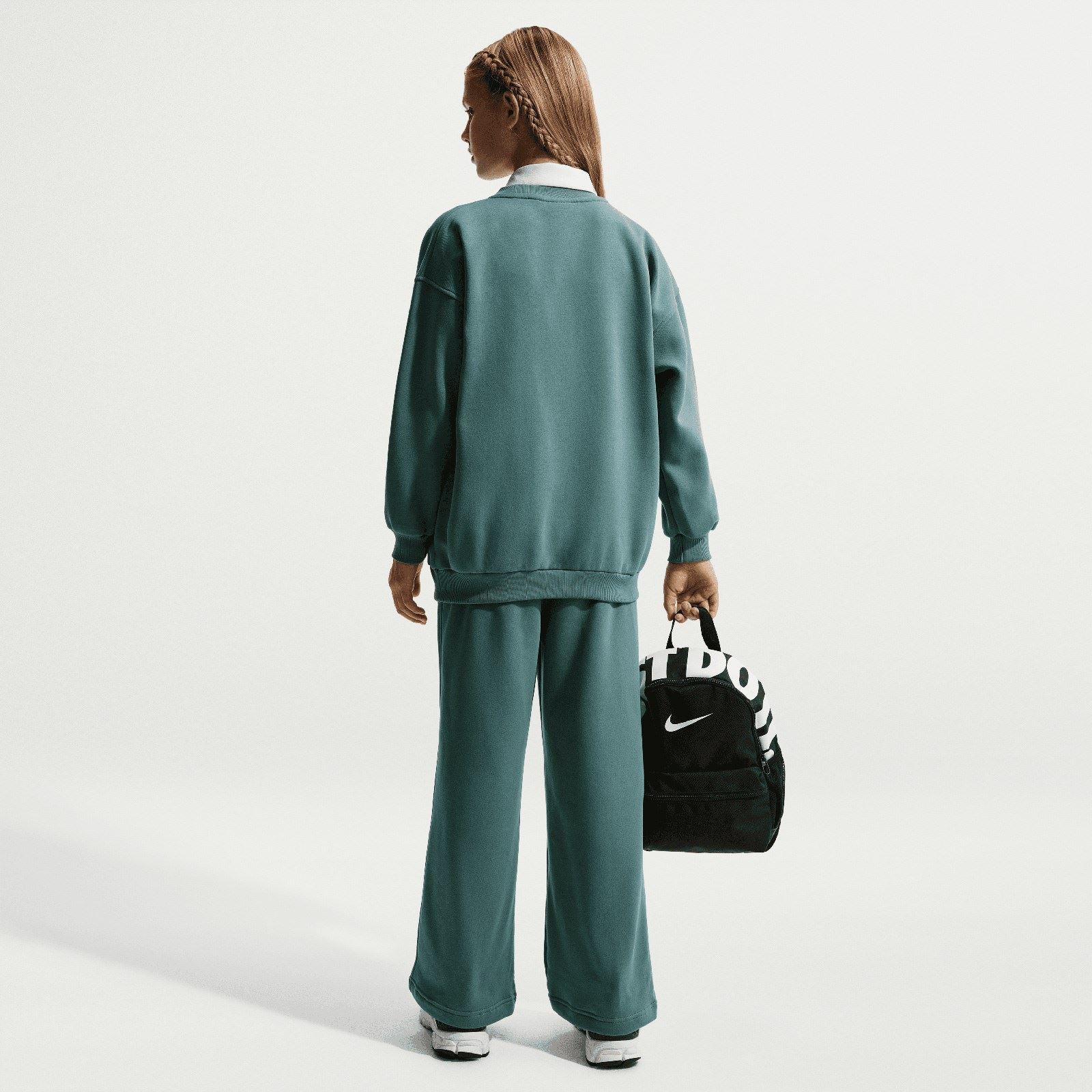 Nike Sportswear Club Fleece Kids Oversized Sweatshirt - Image 7