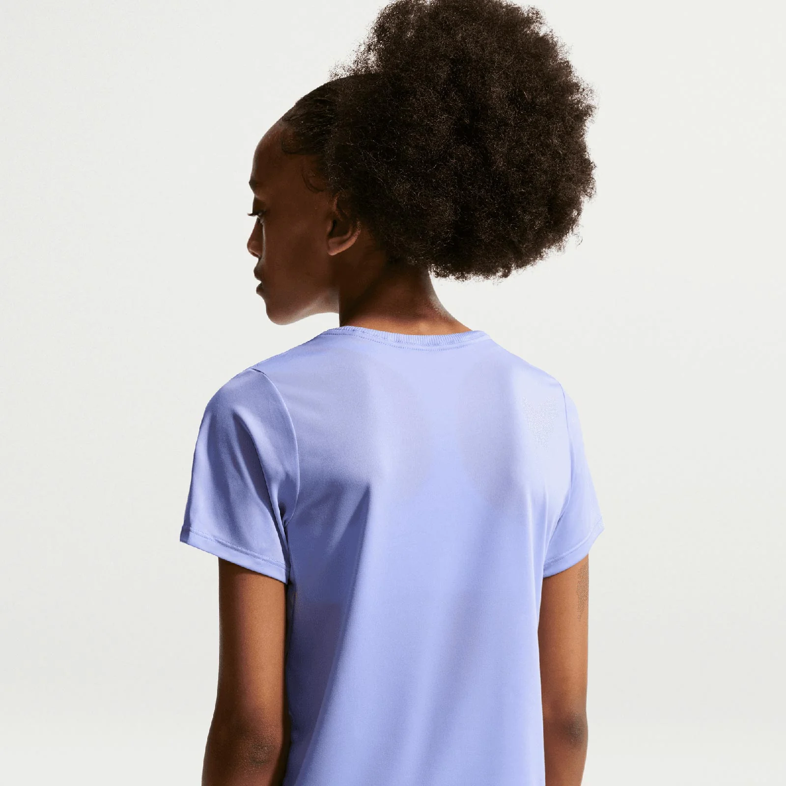 Nike One Fitted Kids Dri-FIT Short-Sleeve Top - Image 4