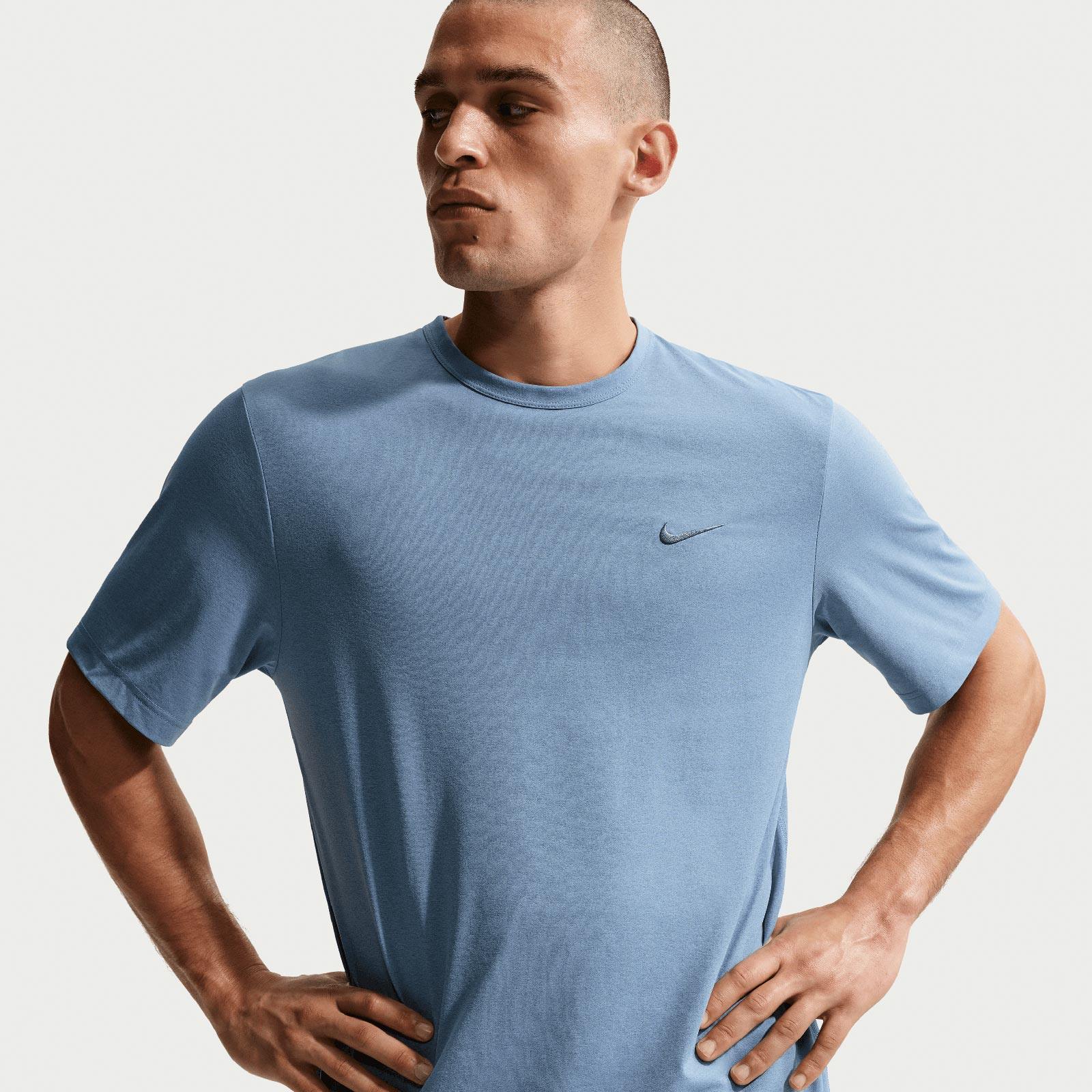 Nike Hyverse Mens Dri-FIT UV Training T-Shirt - Image 3