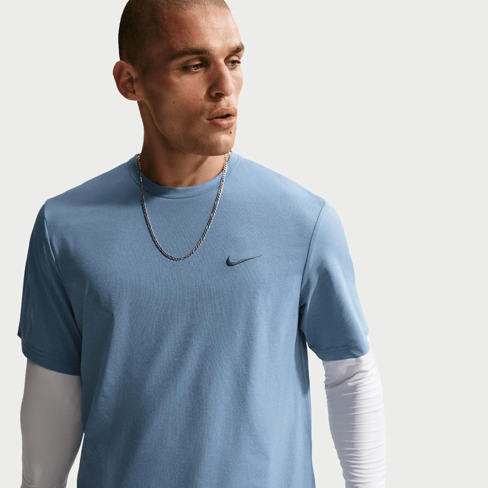 Nike Hyverse Mens Dri-FIT UV Training T-Shirt - Image 5