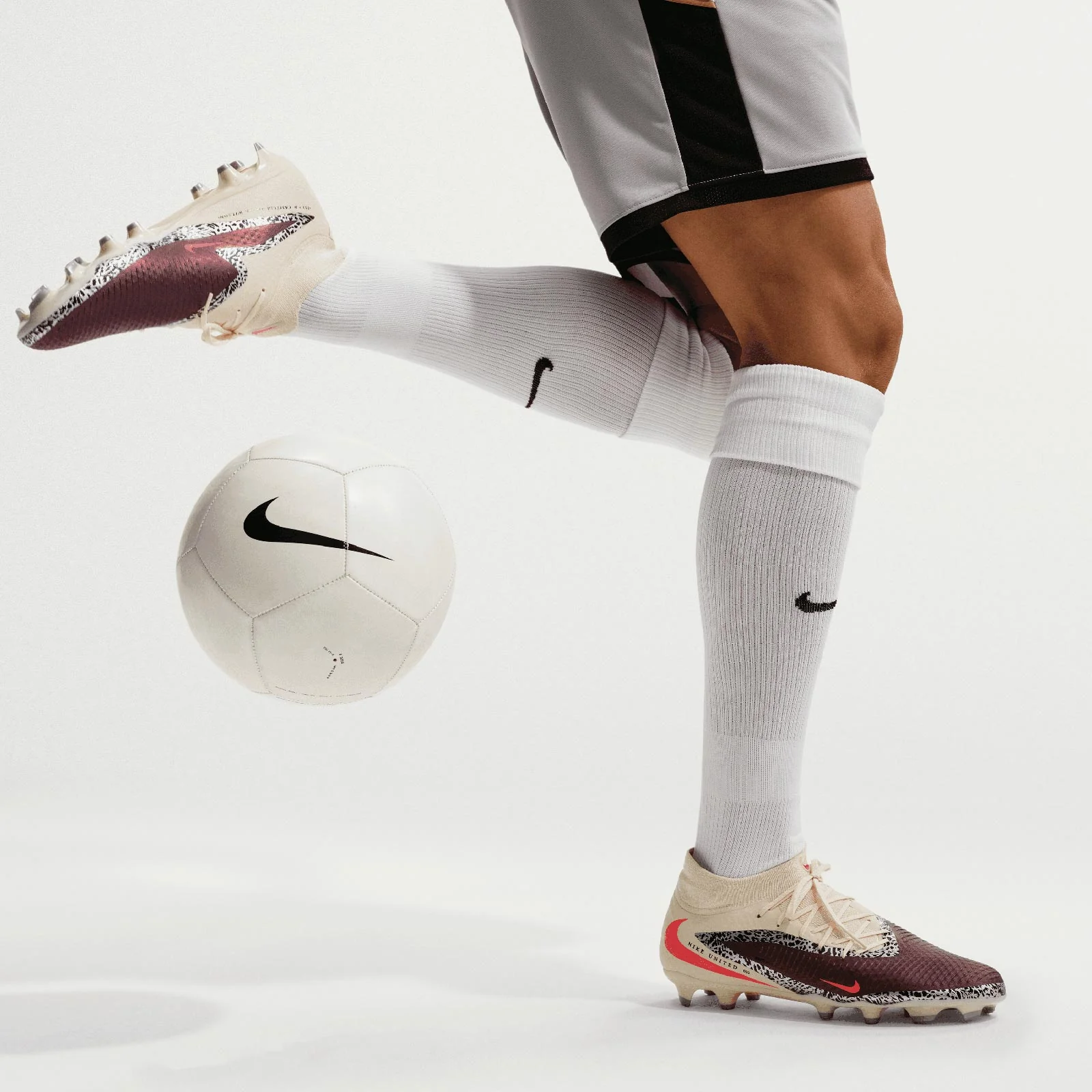 Nike United Phantom 6 High Academy Multi-Ground Football Boots - Image 10