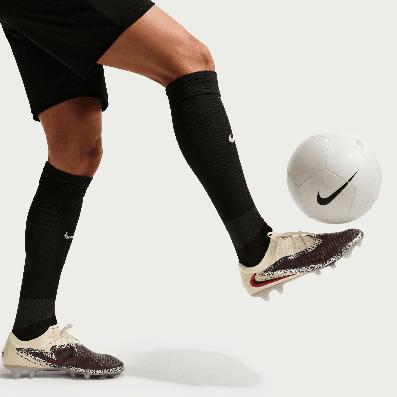 Nike United Phantom 6 Low Elite Firm-Ground Football Boots - Image 11