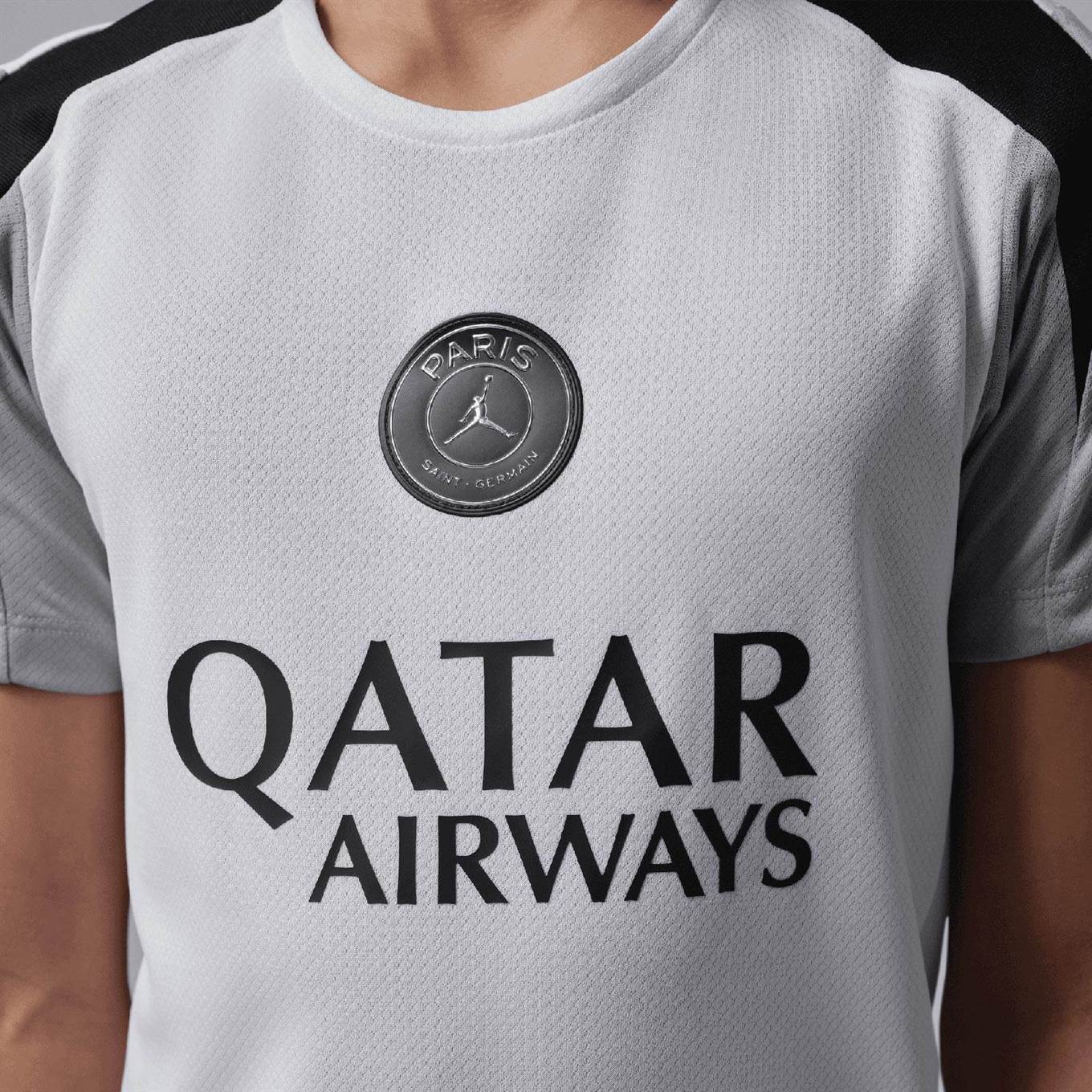 Nike Jordan Paris Saint-Germain Strike Night Edition Kids Dri-FIT Soccer Short-Sleeve Knit Top - Image 4