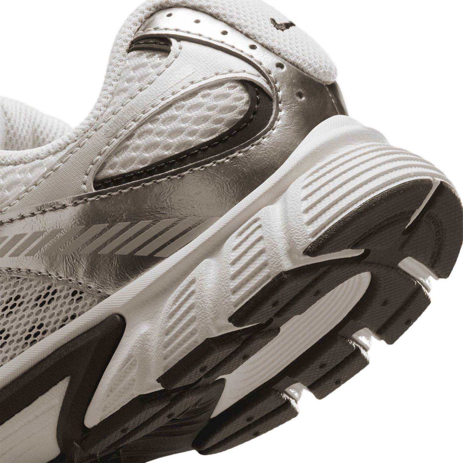 Nike V5 RNR Kids Shoes - Image 6