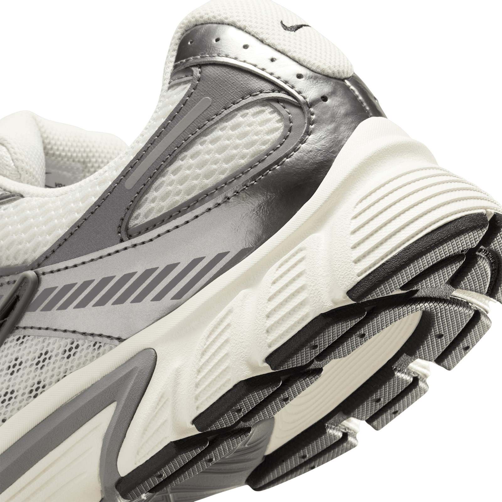 Nike V5 RNR Mens Shoes - Image 6