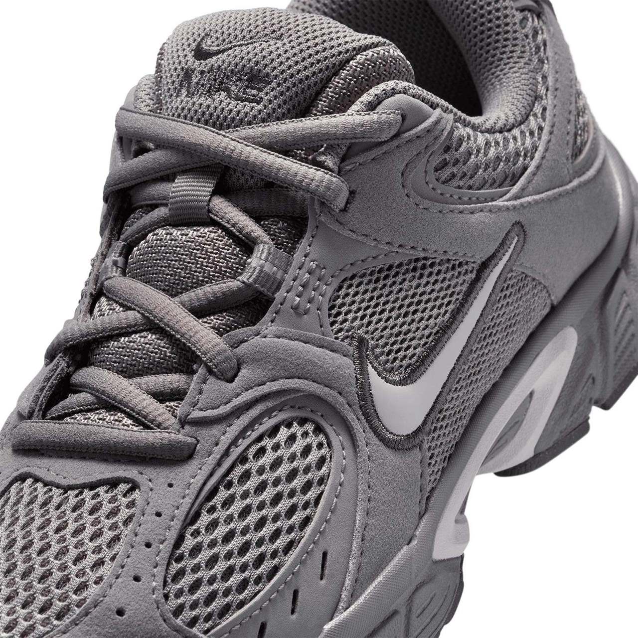 Nike V5 Runner Suede Kids Shoes - Image 5