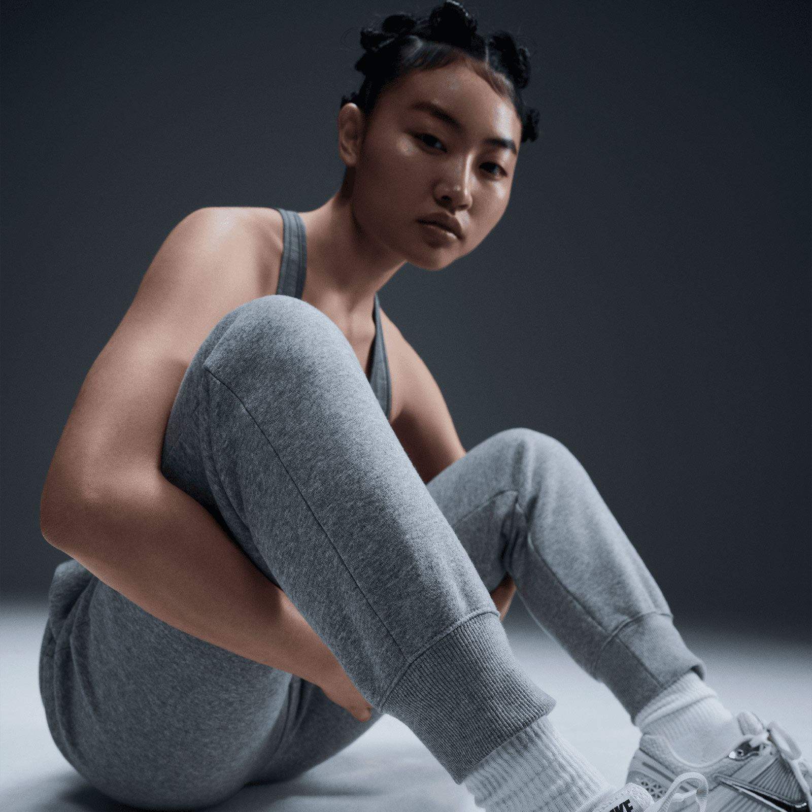 Nike Sportswear Phoenix Fleece Womens Mid-Rise Sweatpants - Image 4