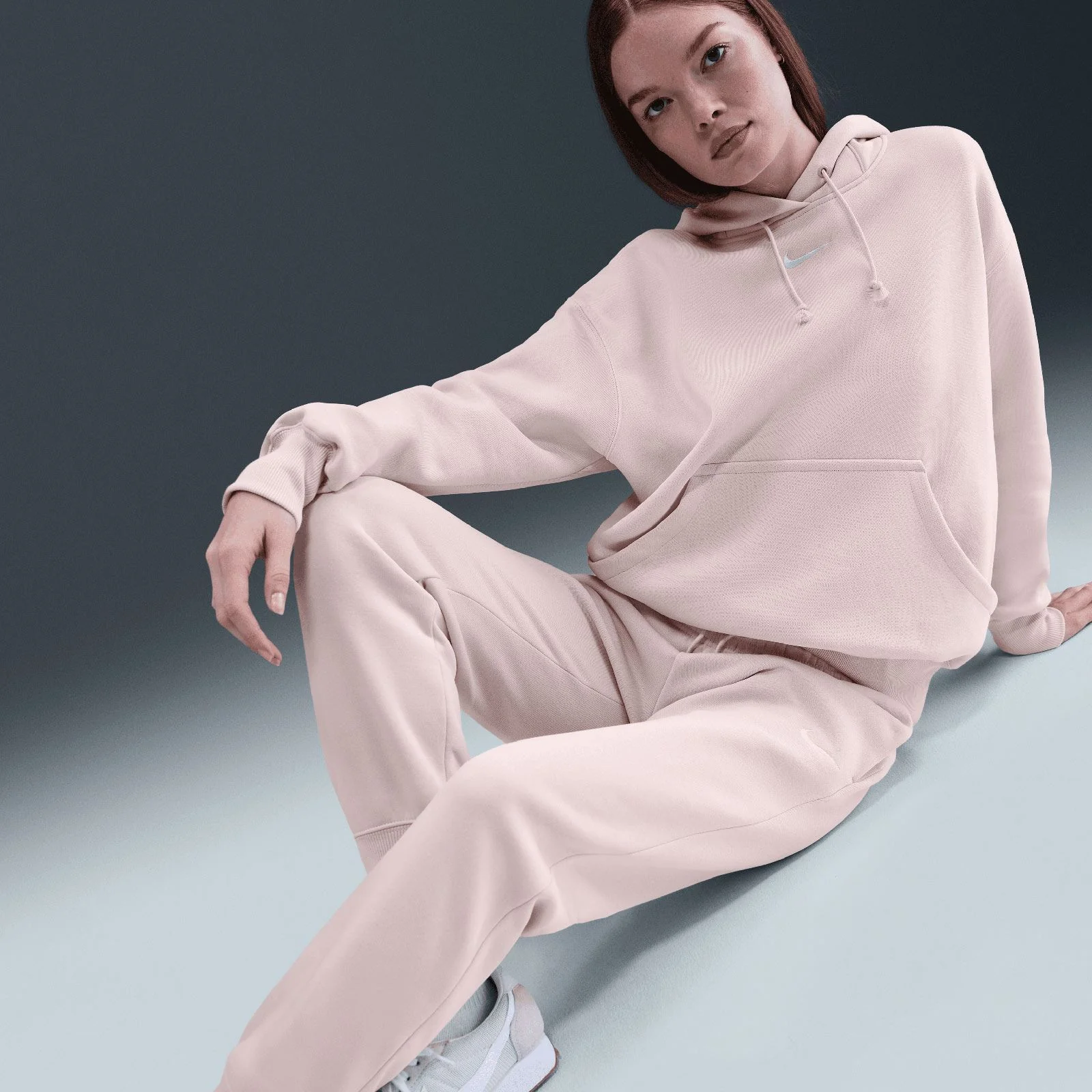 Nike Sportswear Phoenix Fleece Womens Mid-Rise Sweatpants - Image 5