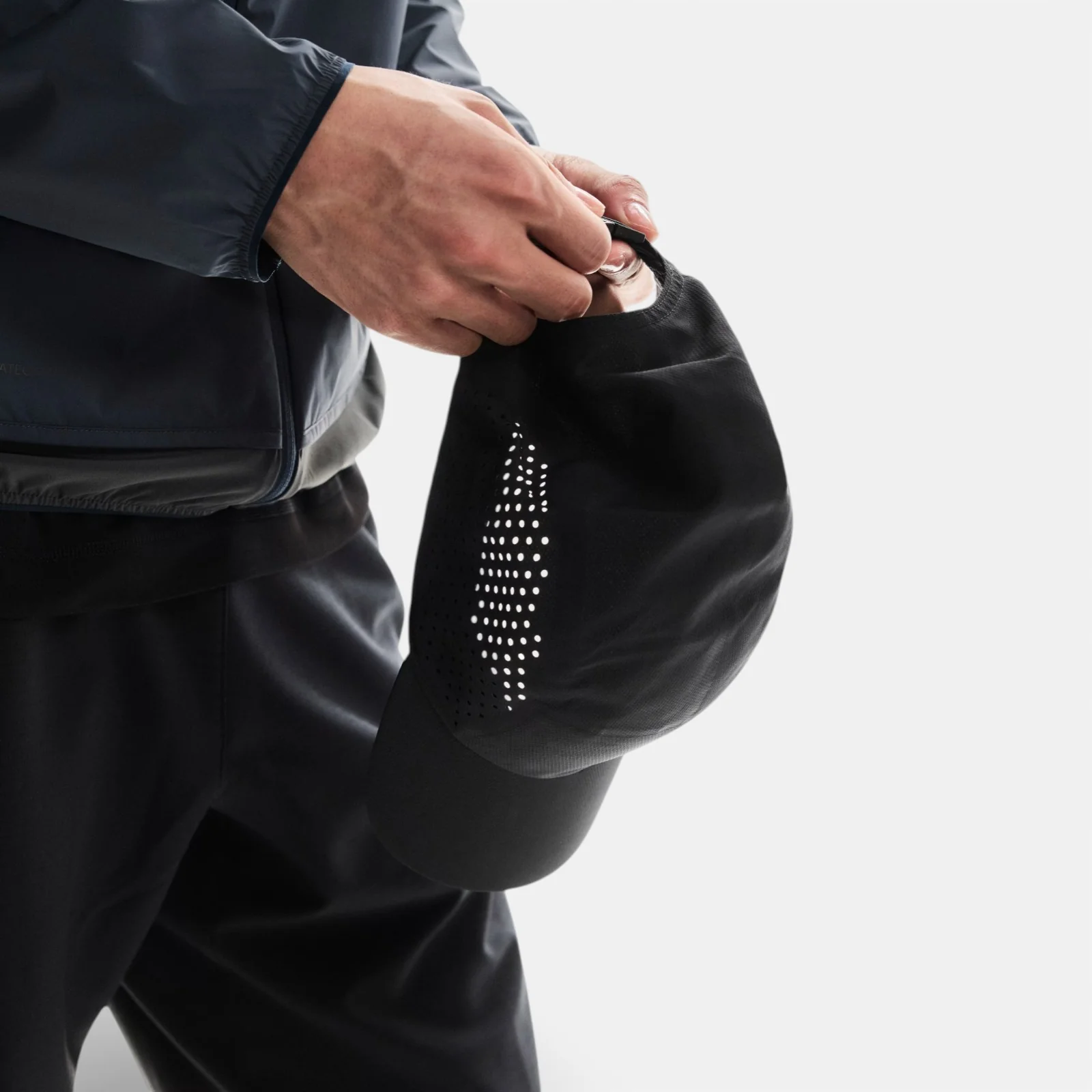 ON Ventilated Lightweight Running Cap - Image 5