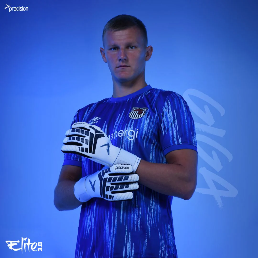Precision Elite 3.0 Giga Goalkeeper Gloves - Image 5