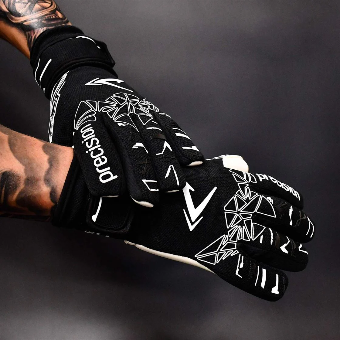 Precision Junior Fusion X Pro Lite Giga Goalkeeper Gloves - Image 2