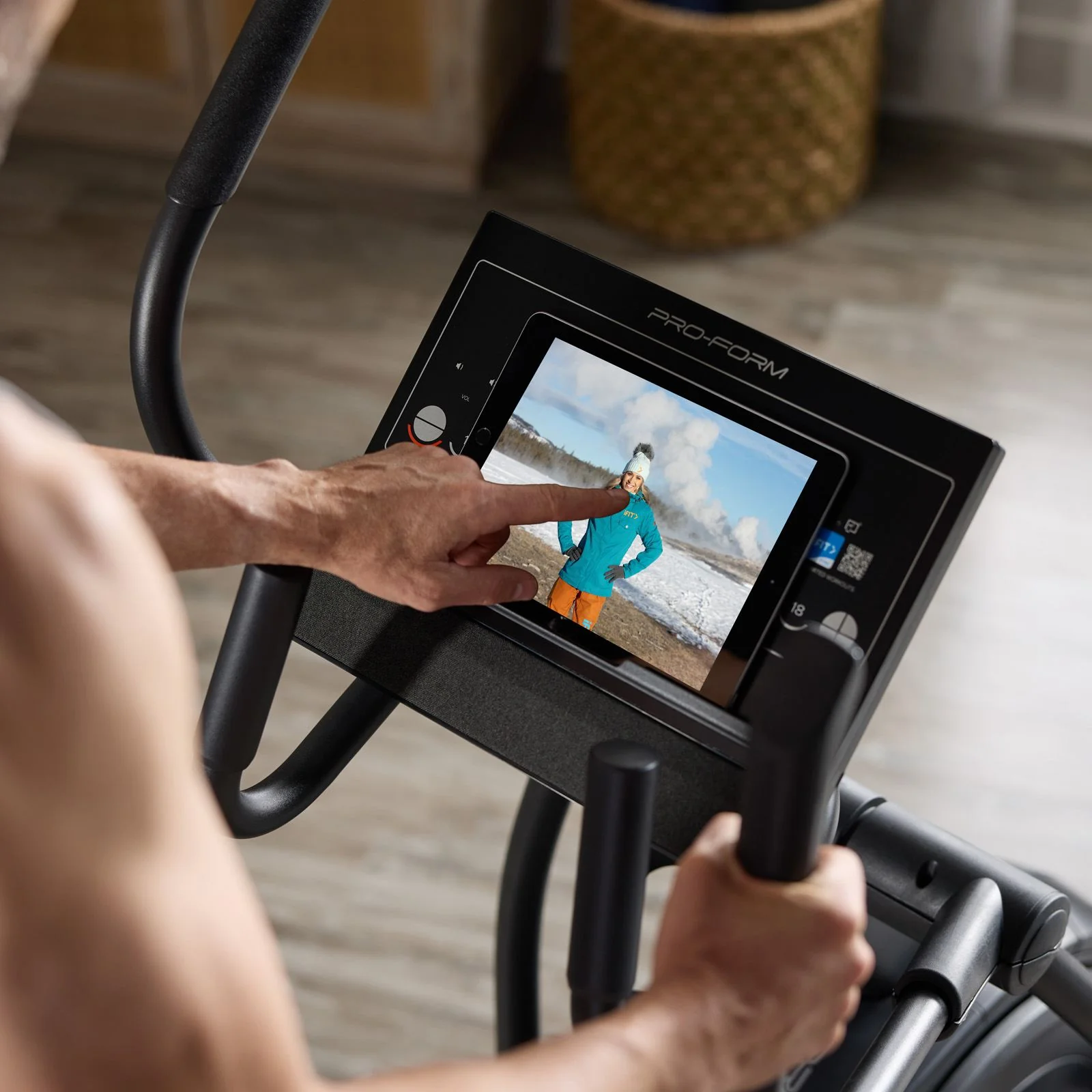 ProForm Carbon EL Exercise Elliptical - Image 9
