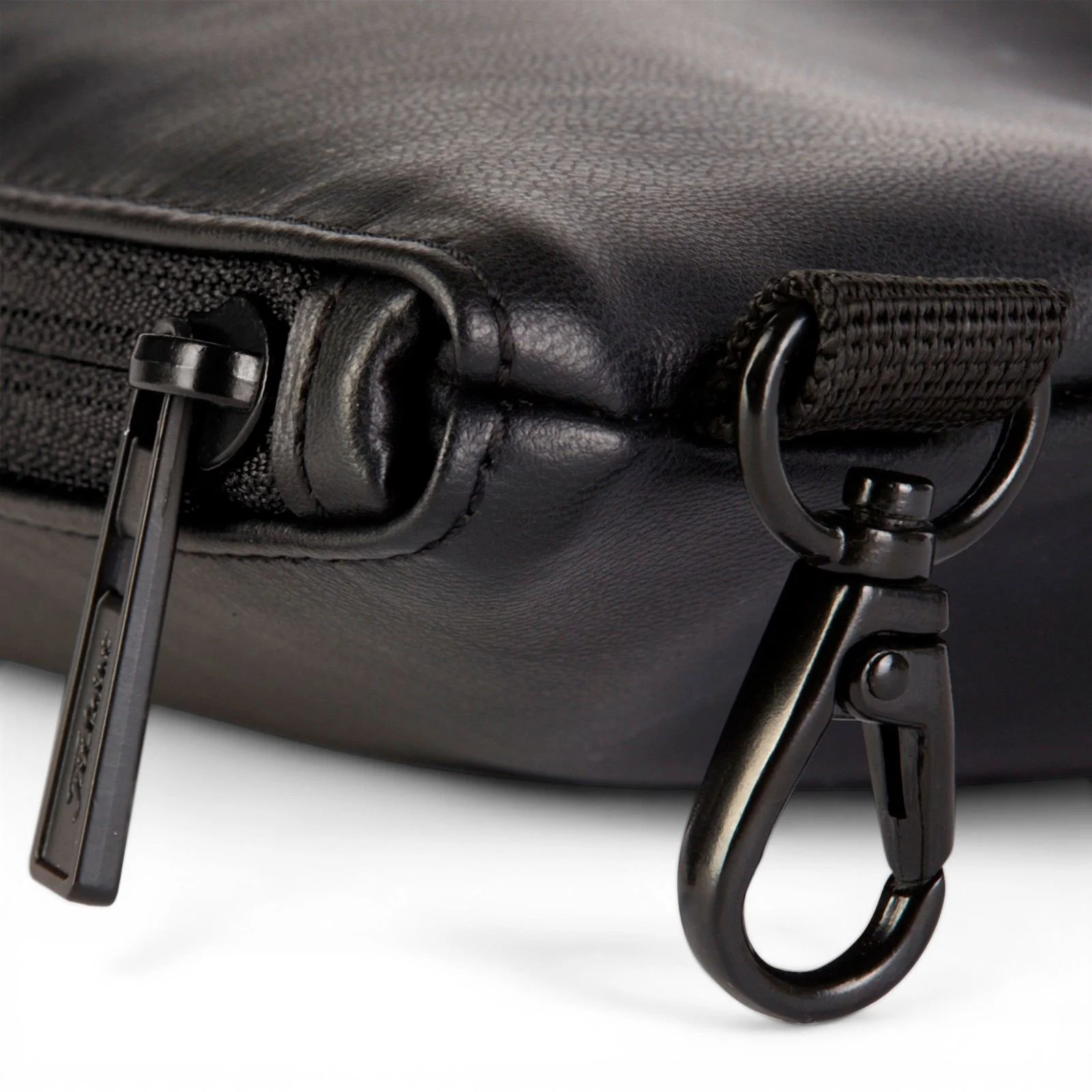 Titleist Classic Professional Zippered Pouch Golf Bag - Image 3