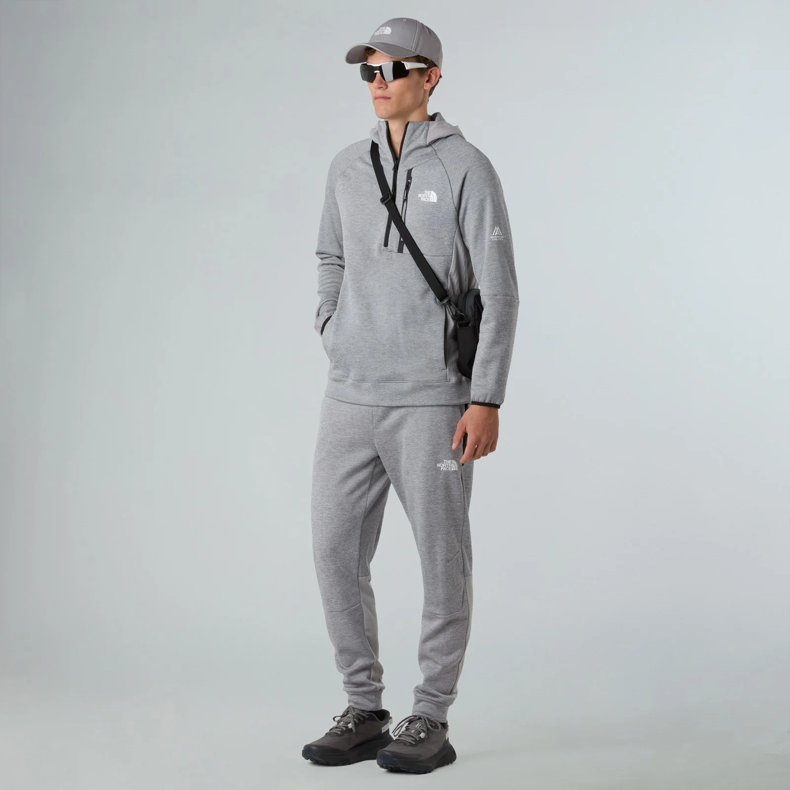 The North Face Mountain Athletics Mens Half-Zip Hooded Fleece - Image 5
