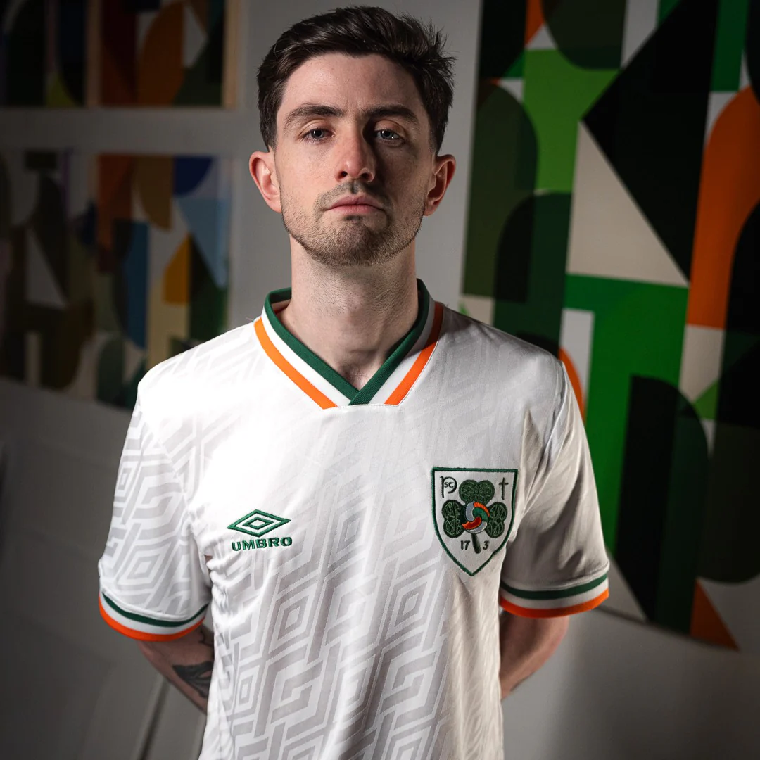 Umbro 17-3 2026 Adults Short Sleeve Football Jersey - Image 3