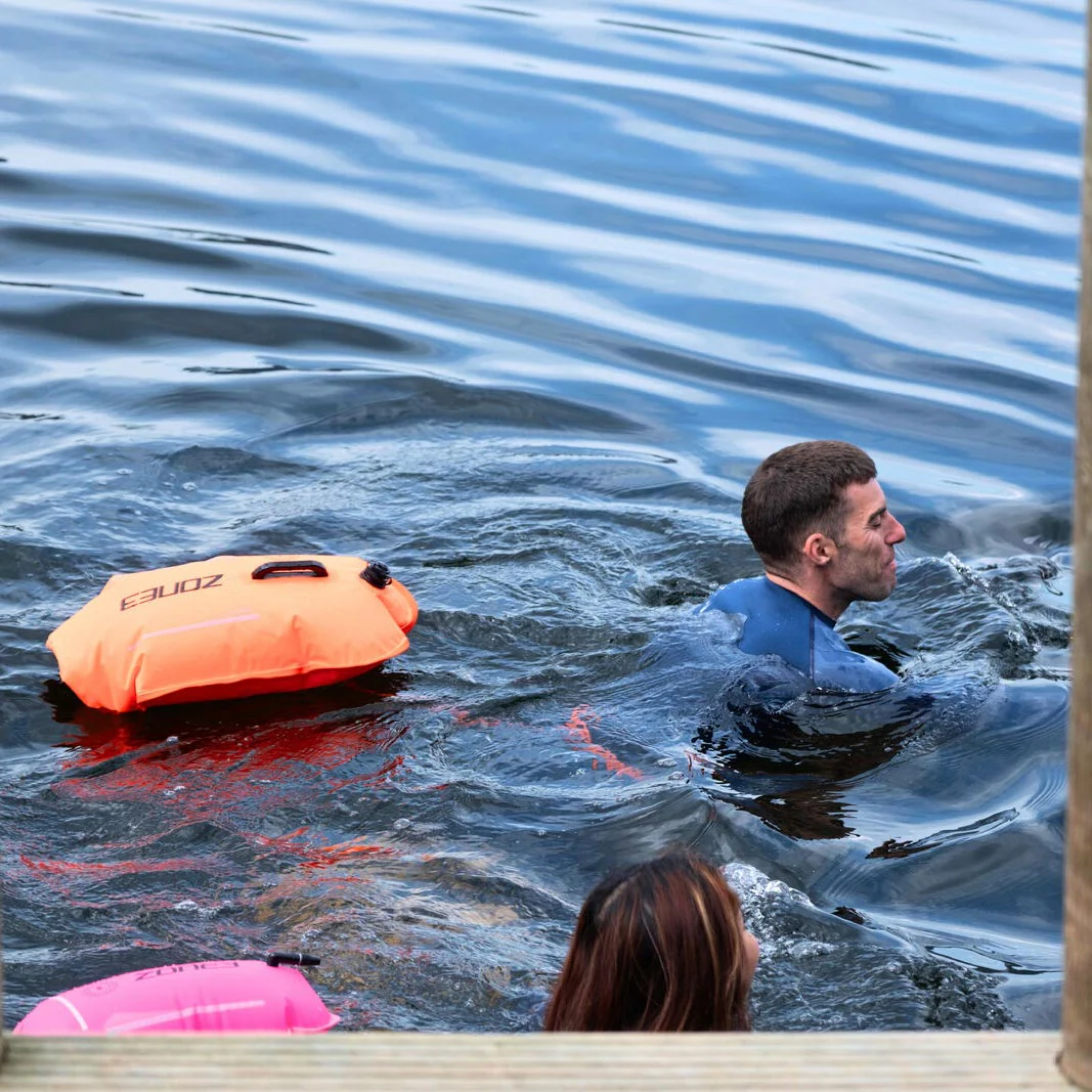 ZONE3 Swim 28L Recycled Safety Buoy Dry Bag - Image 4