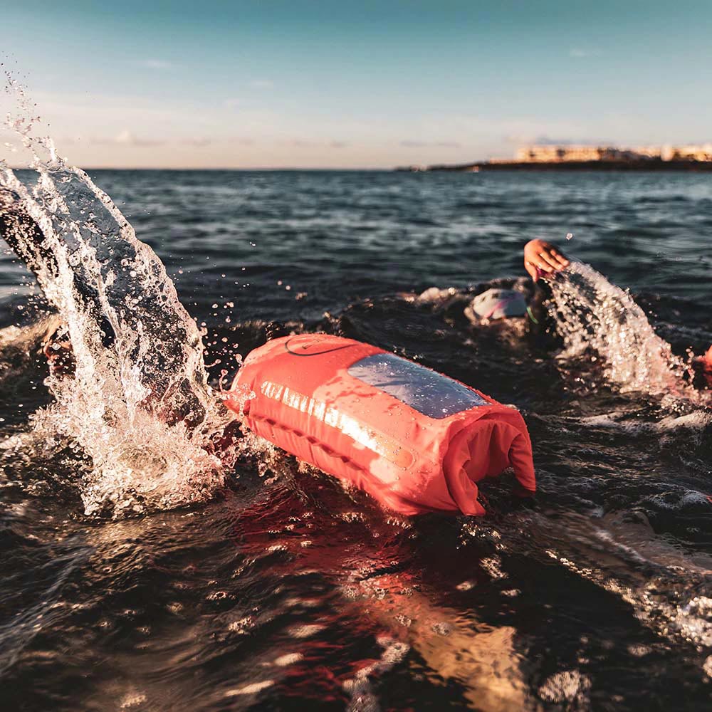 Zone3 Swim LED Light Bouy & Dry Bag 28L - Image 5